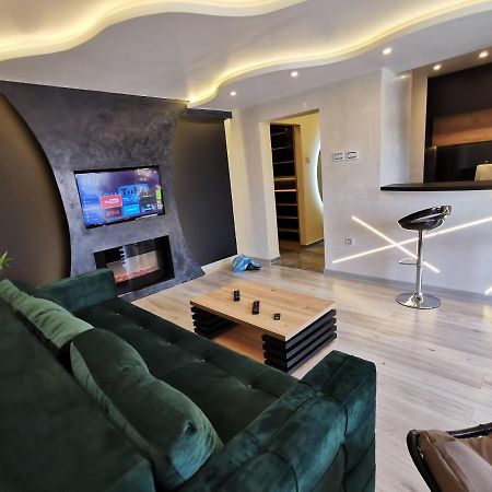 Brend New Luxurious Apartment In Downtown With Free Parking 노비사드 외부 사진