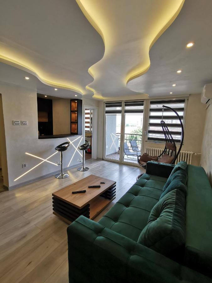 Brend New Luxurious Apartment In Downtown With Free Parking 노비사드 외부 사진