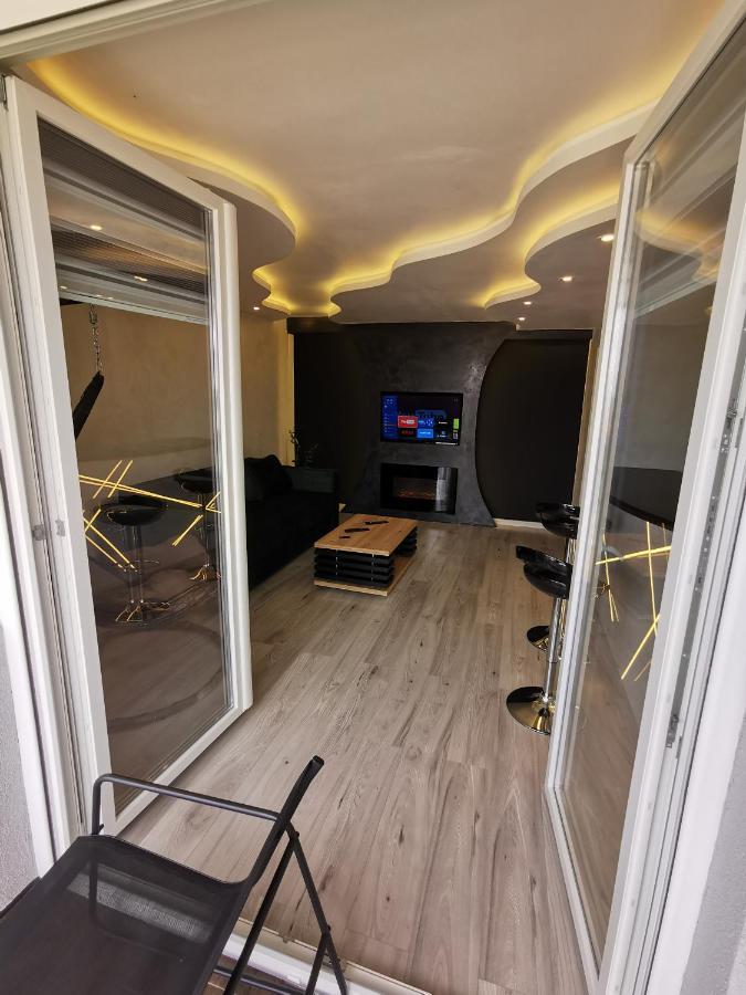 Brend New Luxurious Apartment In Downtown With Free Parking 노비사드 외부 사진