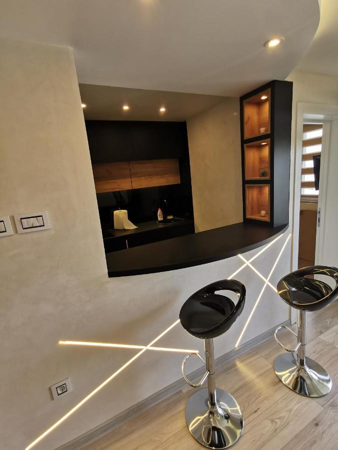Brend New Luxurious Apartment In Downtown With Free Parking 노비사드 외부 사진