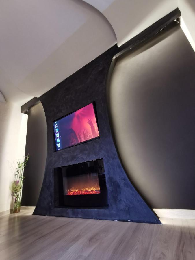 Brend New Luxurious Apartment In Downtown With Free Parking 노비사드 외부 사진