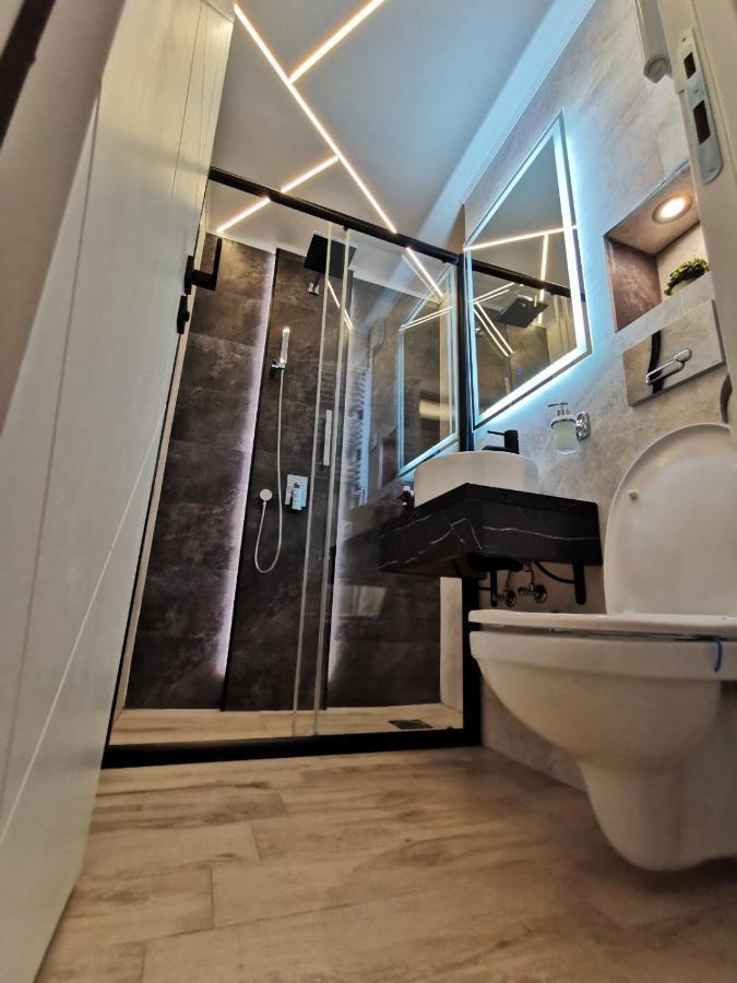 Brend New Luxurious Apartment In Downtown With Free Parking 노비사드 외부 사진